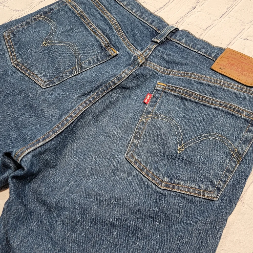 Levi's Premium Quality 501 Slouchy Bermuda Jean Cut Off High Rise Shorts 28 - Picture 4 of 13